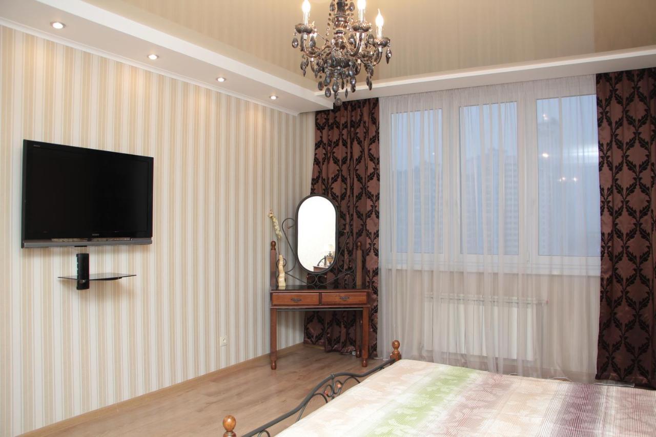 كييف Panoramic View Lux Apartment On Metro Osokorky المظهر الخارجي الصورة